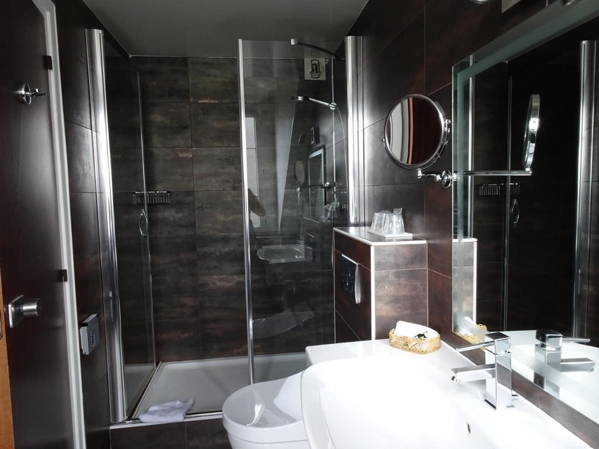 Edouard 6 By Malone Parigi